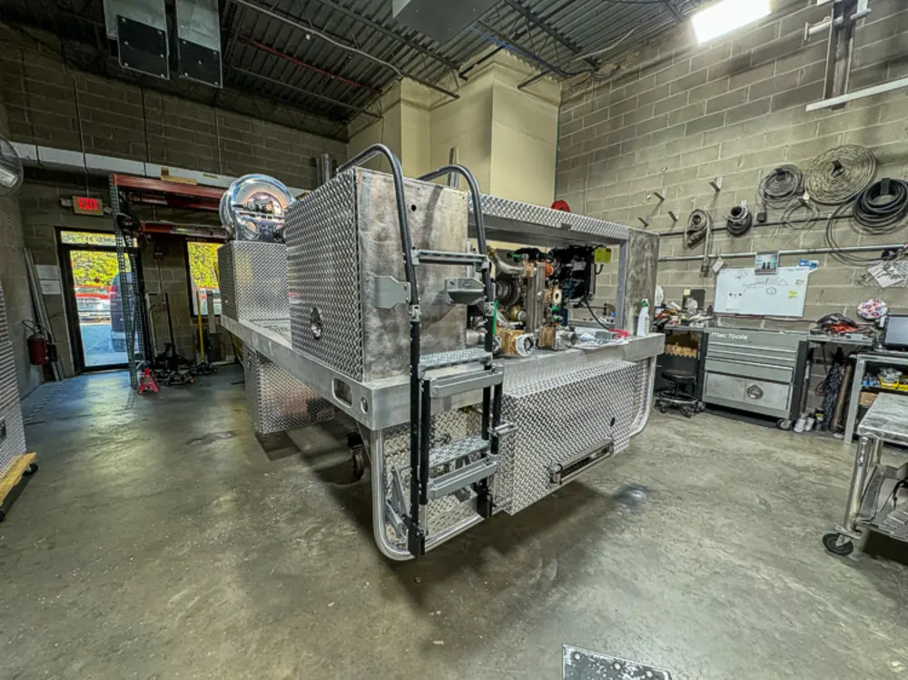 Unfinished body compartment structure in bay, photo 140 of 303.